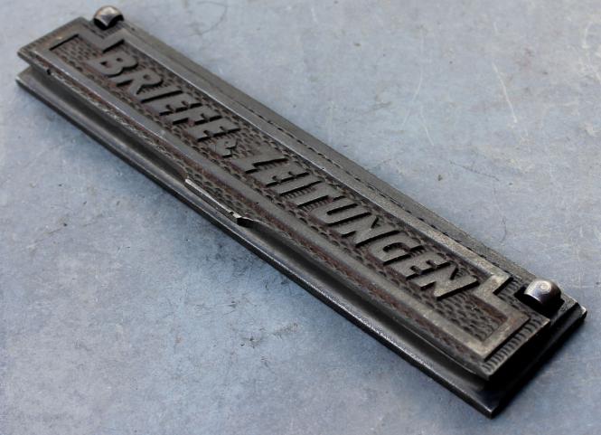 Alter Briefschlitz aus Eisen